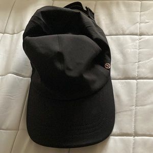 Lululemon hat with ponytail slot